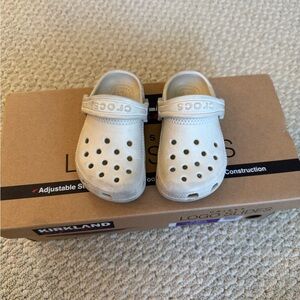 Toddler crocs